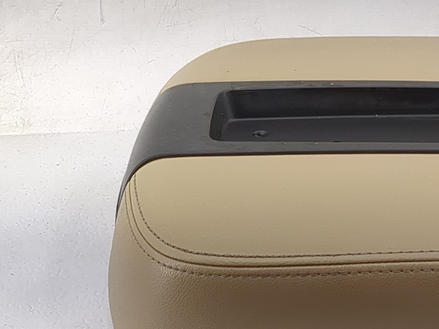 2012 Chevrolet Tahoe Center Console Armrest Cover Lid P/N:L0197017AA01G3V Fits OEM Used Auto Parts - Oemusedautoparts1.com