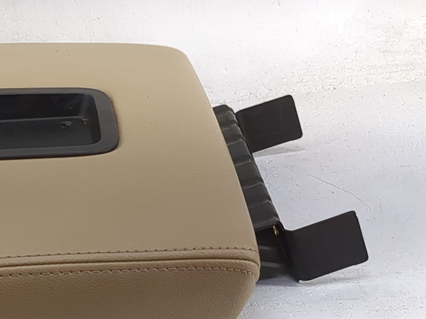 2012 Chevrolet Tahoe Center Console Armrest Cover Lid P/N:L0197017AA01G3V Fits OEM Used Auto Parts - Oemusedautoparts1.com