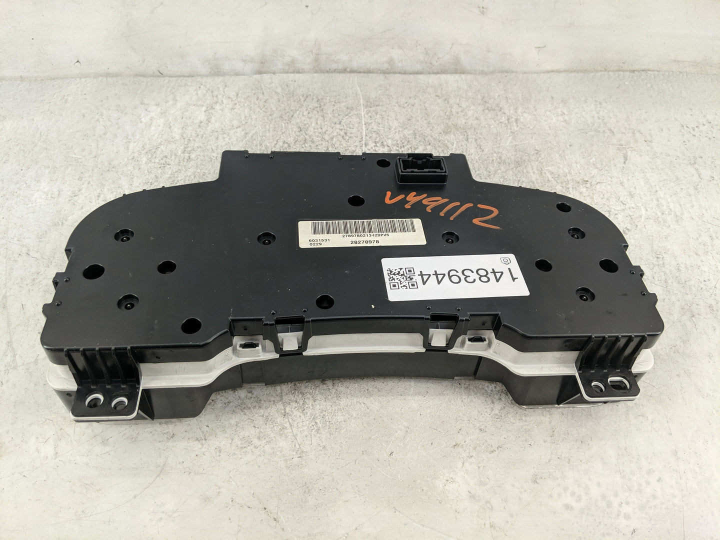 2009-2014 Chevrolet Tahoe Instrument Cluster Speedometer Gauges P/N:28278978 20958771 Miles: Fits OEM Used Auto Parts - Oemu
