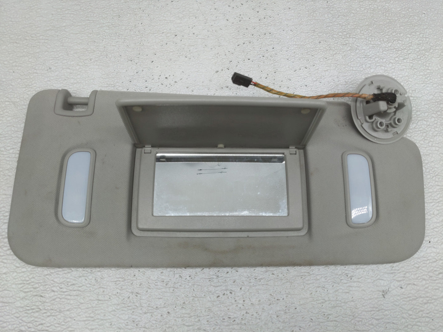 2012 Chevrolet Traverse Sun Visor Shade Replacement Passenger Right Mirror Fits OEM Used Auto Parts - Oemusedautoparts1.com