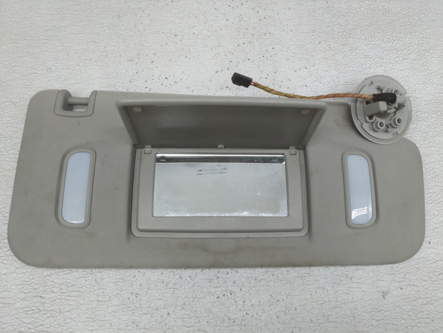 2012 Chevrolet Traverse Sun Visor Shade Replacement Passenger Right Mirror Fits OEM Used Auto Parts - Oemusedautoparts1.com