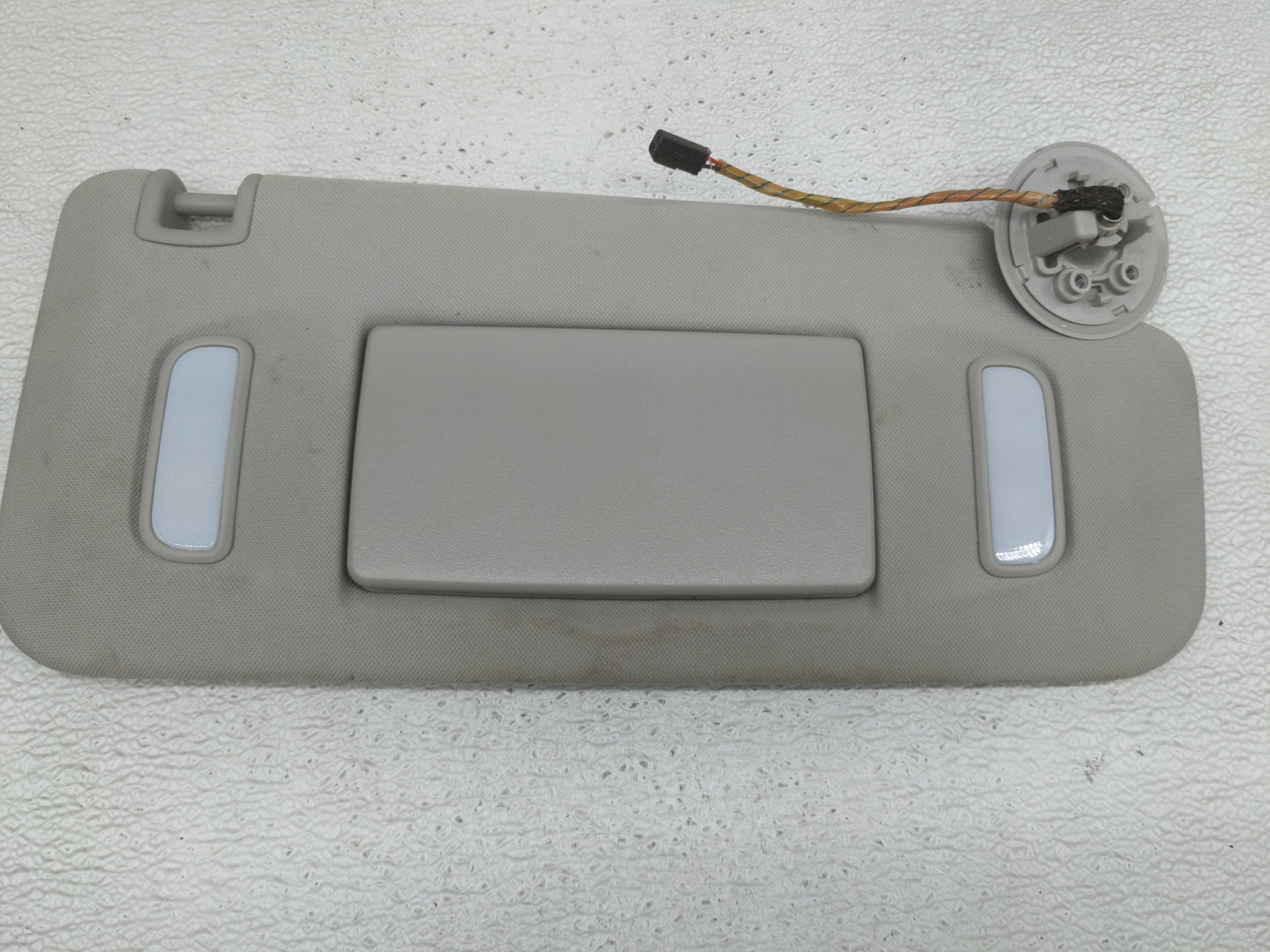 2012 Chevrolet Traverse Sun Visor Shade Replacement Passenger Right Mirror Fits OEM Used Auto Parts - Oemusedautoparts1.com