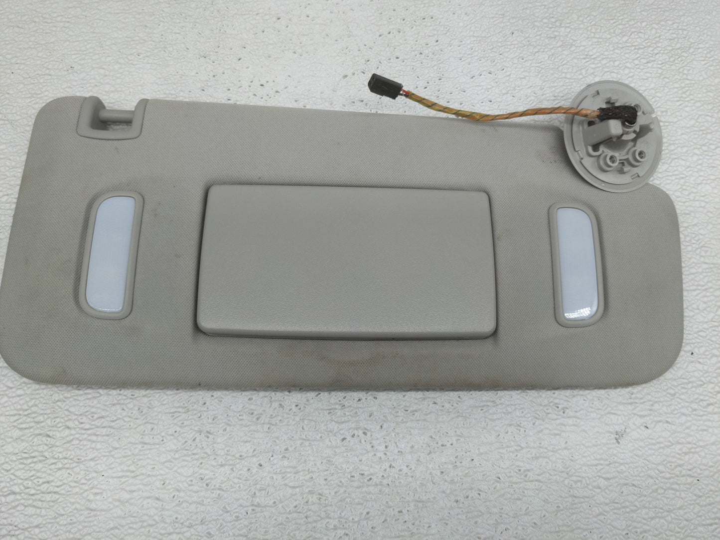 2012 Chevrolet Traverse Sun Visor Shade Replacement Passenger Right Mirror Fits OEM Used Auto Parts - Oemusedautoparts1.com