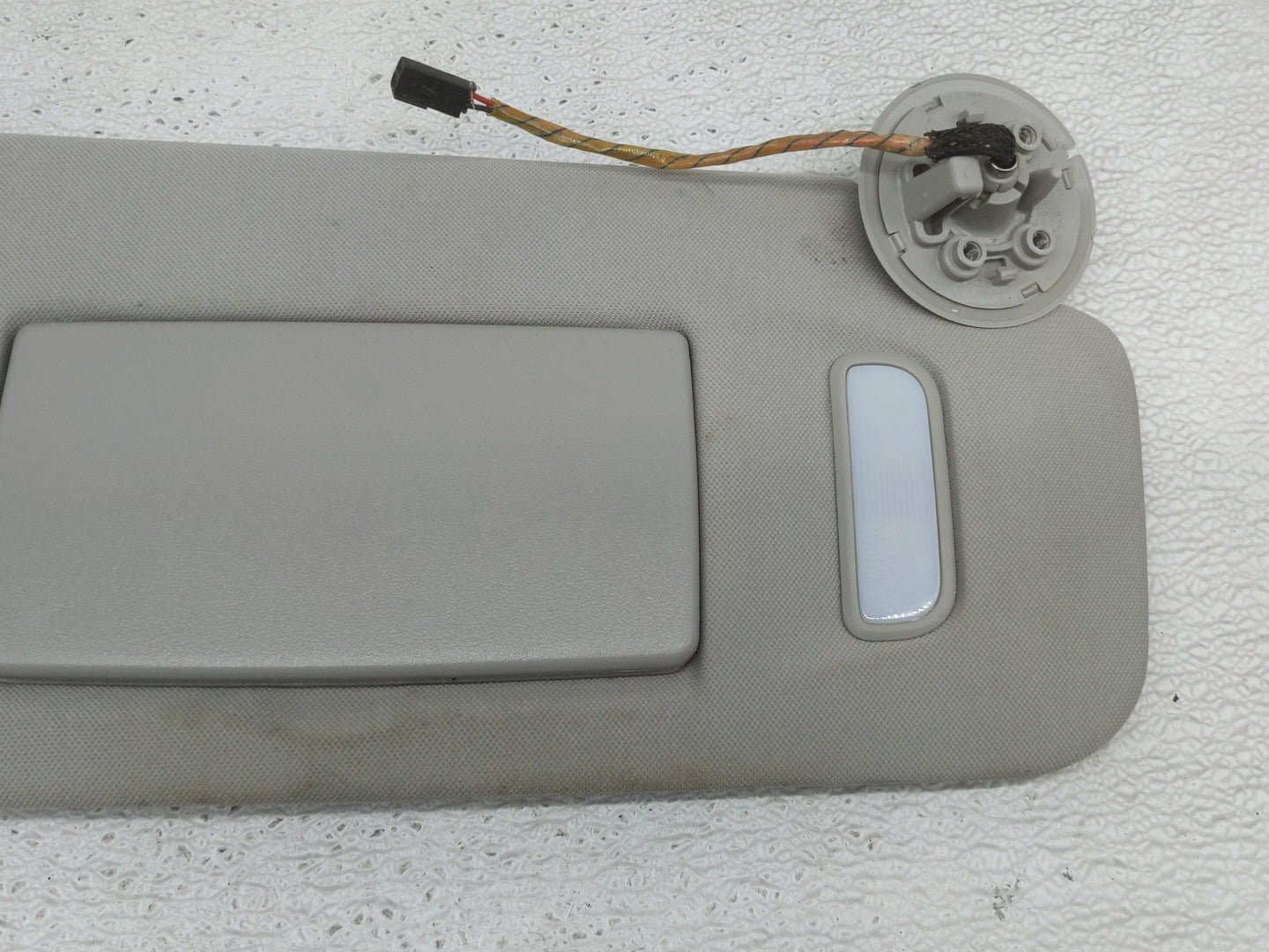 2012 Chevrolet Traverse Sun Visor Shade Replacement Passenger Right Mirror Fits OEM Used Auto Parts - Oemusedautoparts1.com