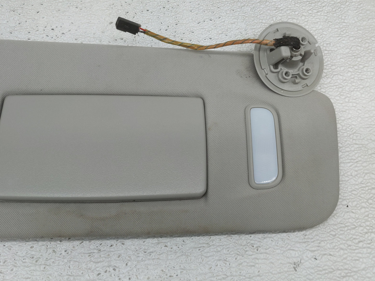 2012 Chevrolet Traverse Sun Visor Shade Replacement Passenger Right Mirror Fits OEM Used Auto Parts - Oemusedautoparts1.com