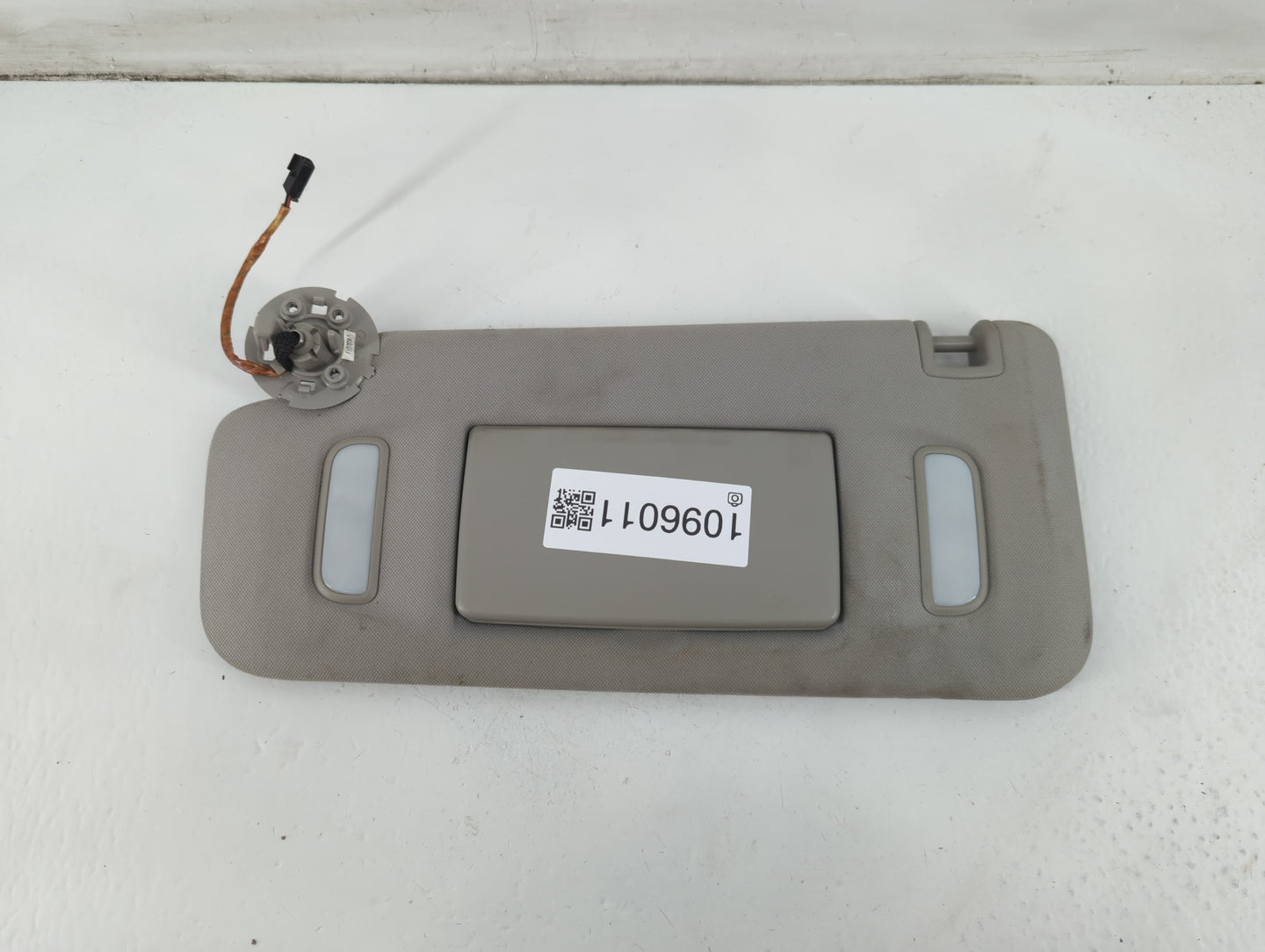 2012 Chevrolet Traverse Sun Visor Shade Replacement Driver Left Mirror Fits OEM Used Auto Parts - Oemusedautoparts1.com