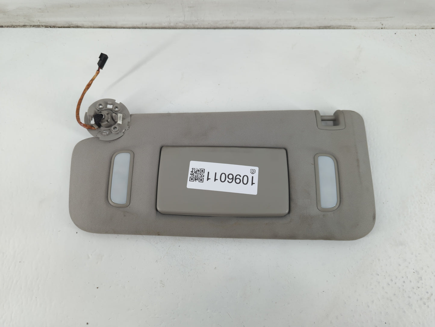 2012 Chevrolet Traverse Sun Visor Shade Replacement Driver Left Mirror Fits OEM Used Auto Parts - Oemusedautoparts1.com