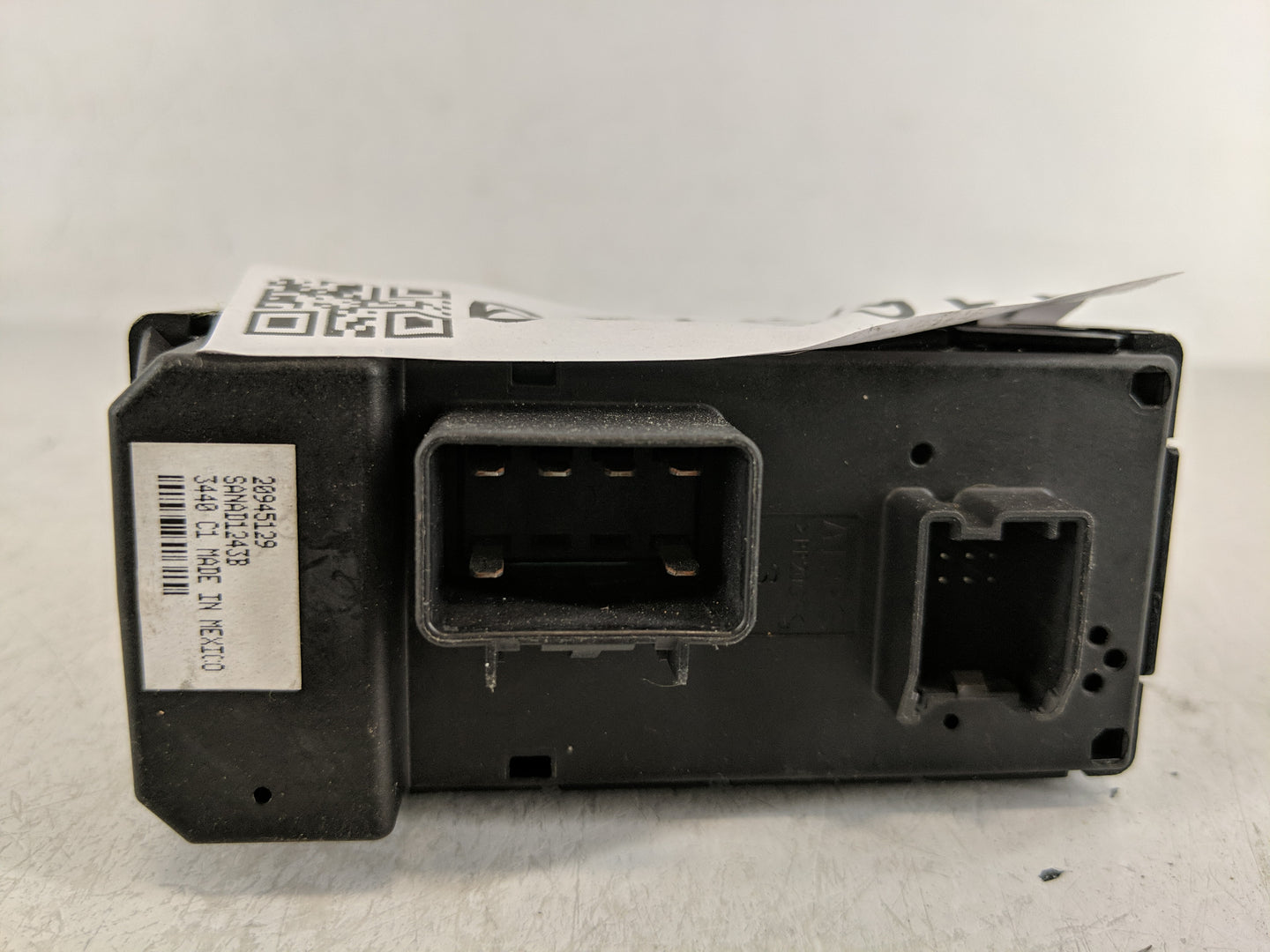 2012 Chevrolet Traverse Master Power Window Switch Replacement Driver Side Left P/N:20945129 Fits OEM Used Auto Parts - Oemu