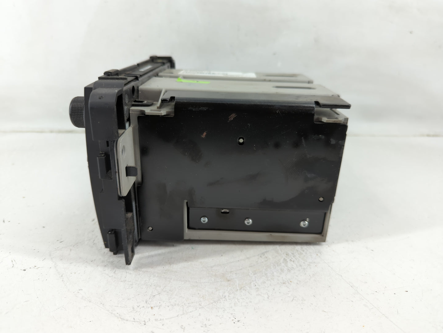 2012 Chevrolet Traverse Radio AM FM Cd Player Receiver Replacement P/N:20935116 Fits OEM Used Auto Parts - Oemusedautoparts1