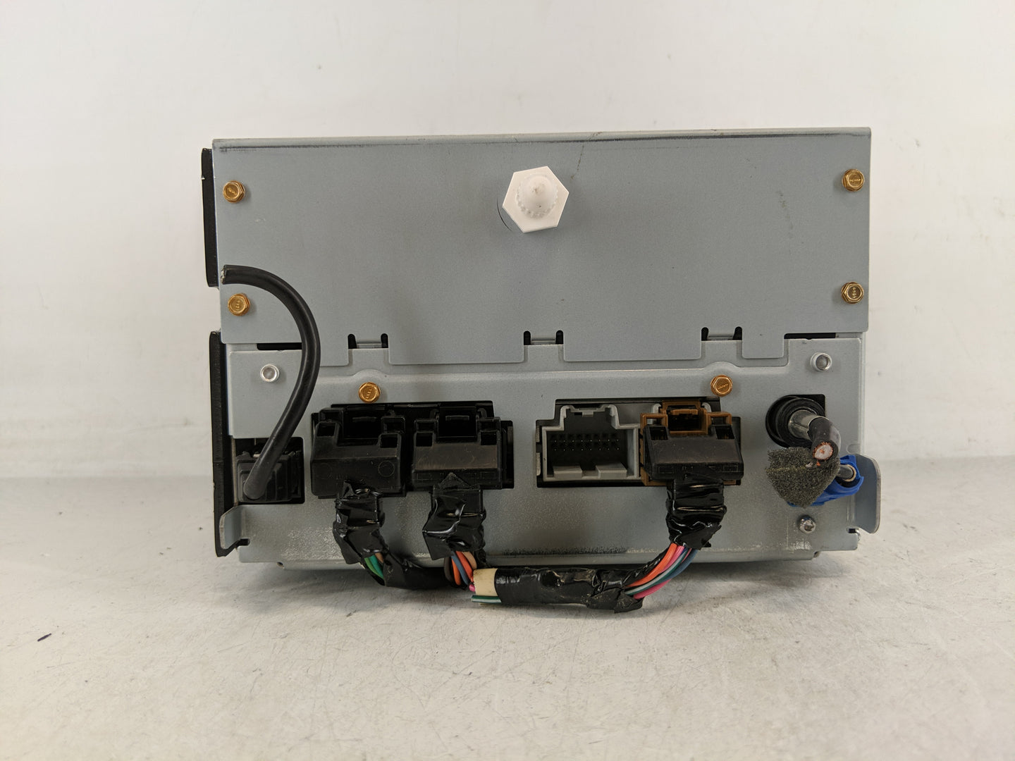 2012 Chevrolet Traverse Radio AM FM Cd Player Receiver Replacement P/N:22822468 Fits OEM Used Auto Parts - Oemusedautoparts1