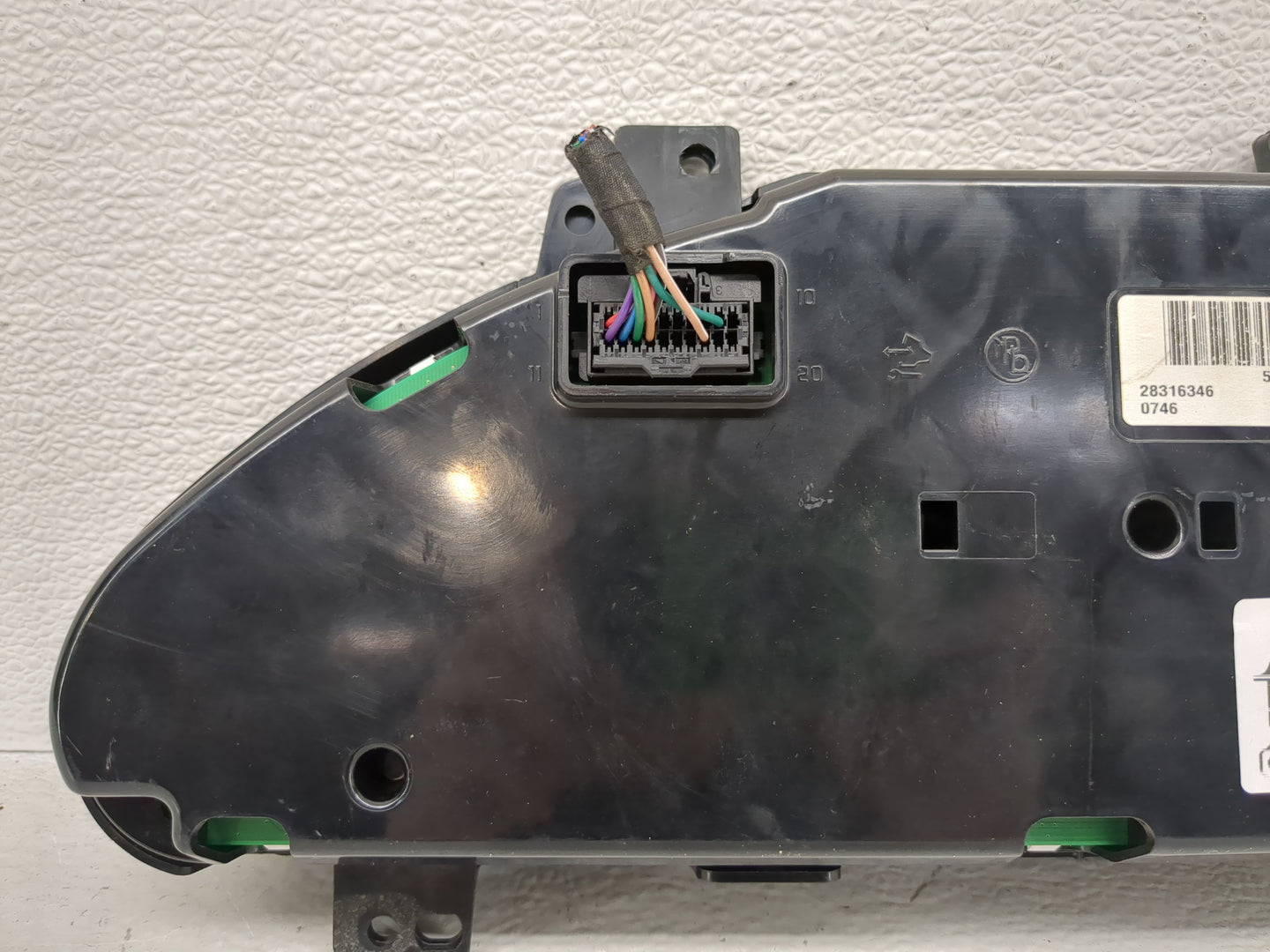 2012 Chevrolet Traverse Instrument Cluster Speedometer Gauges P/N:22818841 Fits OEM Used Auto Parts - Oemusedautoparts1.com