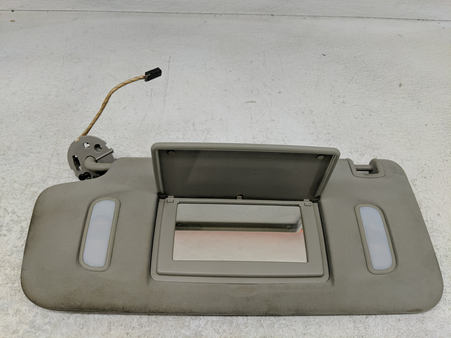 2012 Chevrolet Traverse Sun Visor Shade Replacement Driver Left Mirror Fits OEM Used Auto Parts - Oemusedautoparts1.com
