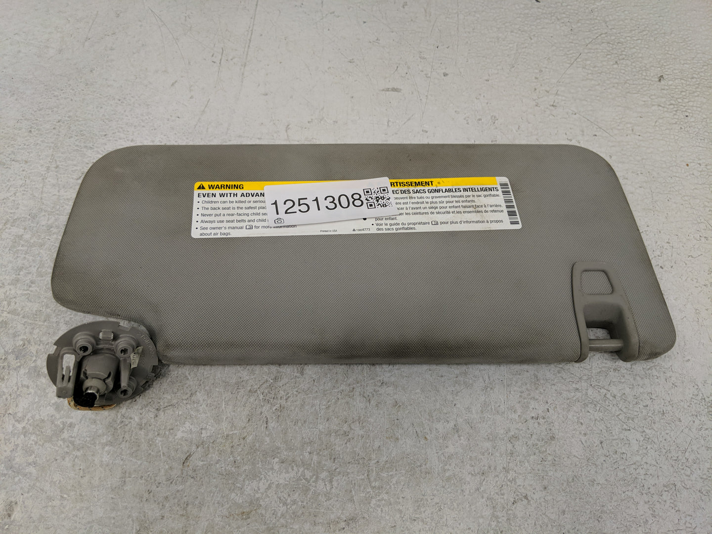 2012 Chevrolet Traverse Sun Visor Shade Replacement Driver Left Mirror Fits OEM Used Auto Parts - Oemusedautoparts1.com