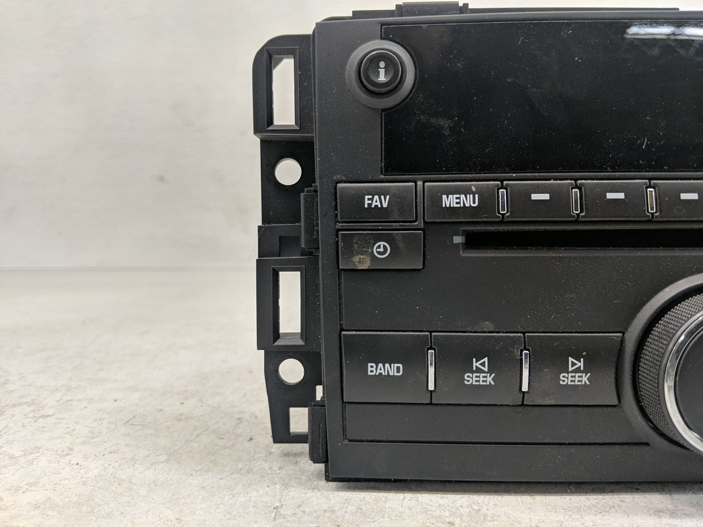 2012 Chevrolet Traverse Radio AM FM Cd Player Receiver Replacement P/N:20935116 Fits OEM Used Auto Parts - Oemusedautoparts1