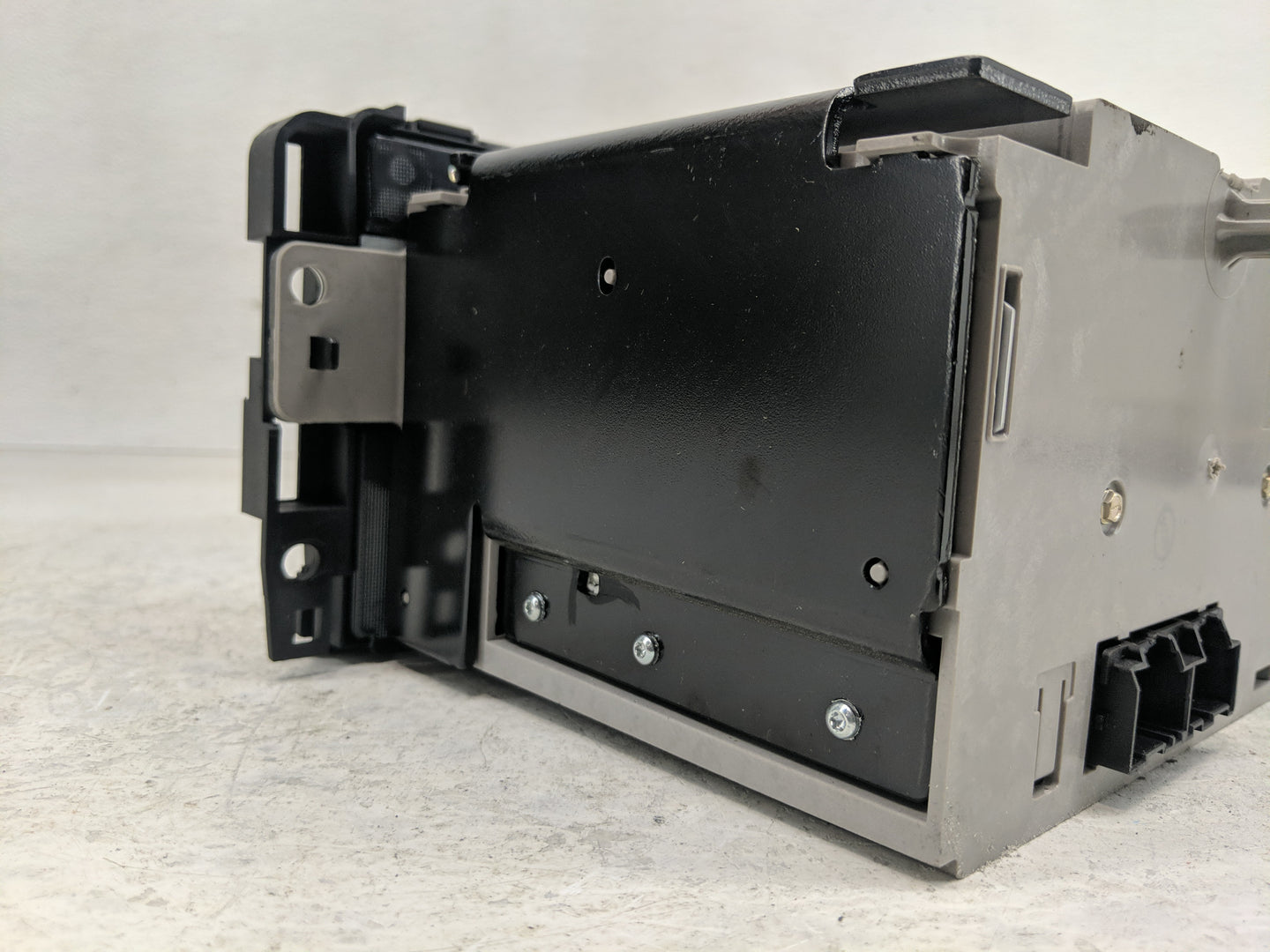 2012 Chevrolet Traverse Radio AM FM Cd Player Receiver Replacement P/N:20935116 Fits OEM Used Auto Parts - Oemusedautoparts1