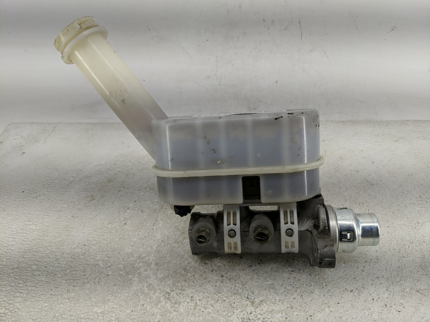 Chevrolet Traverse Brake Master Cylinder 1313899 - Oemusedautoparts1.com