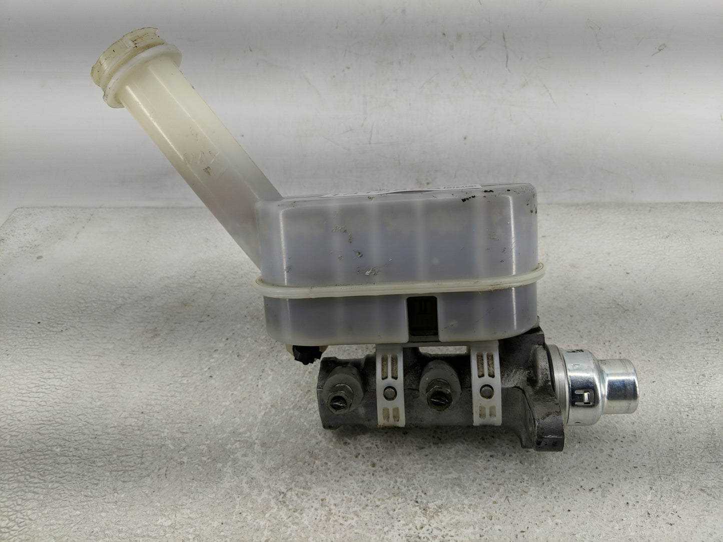 Chevrolet Traverse Brake Master Cylinder 1313899 - Oemusedautoparts1.com