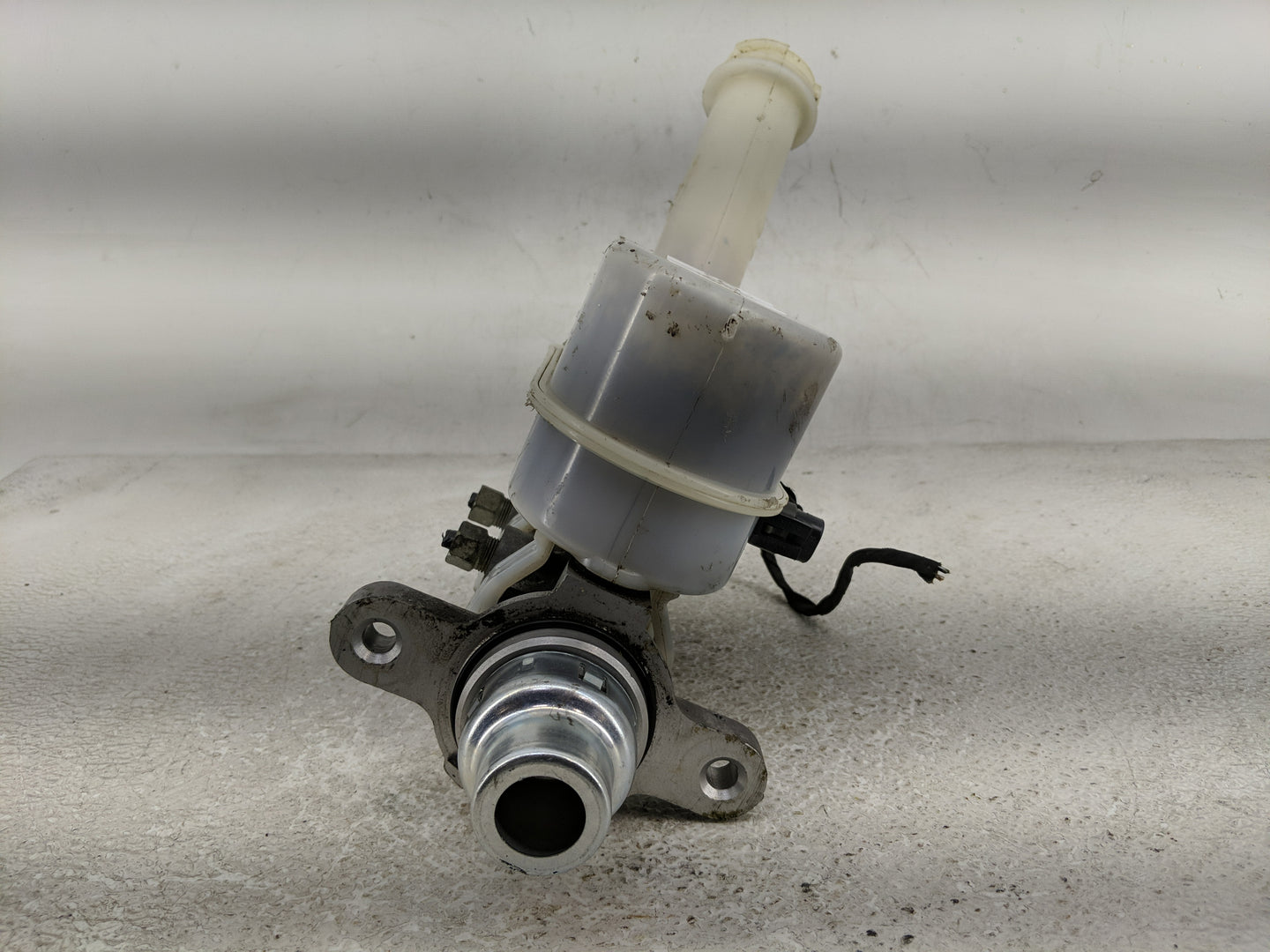 Chevrolet Traverse Brake Master Cylinder 1313899 - Oemusedautoparts1.com