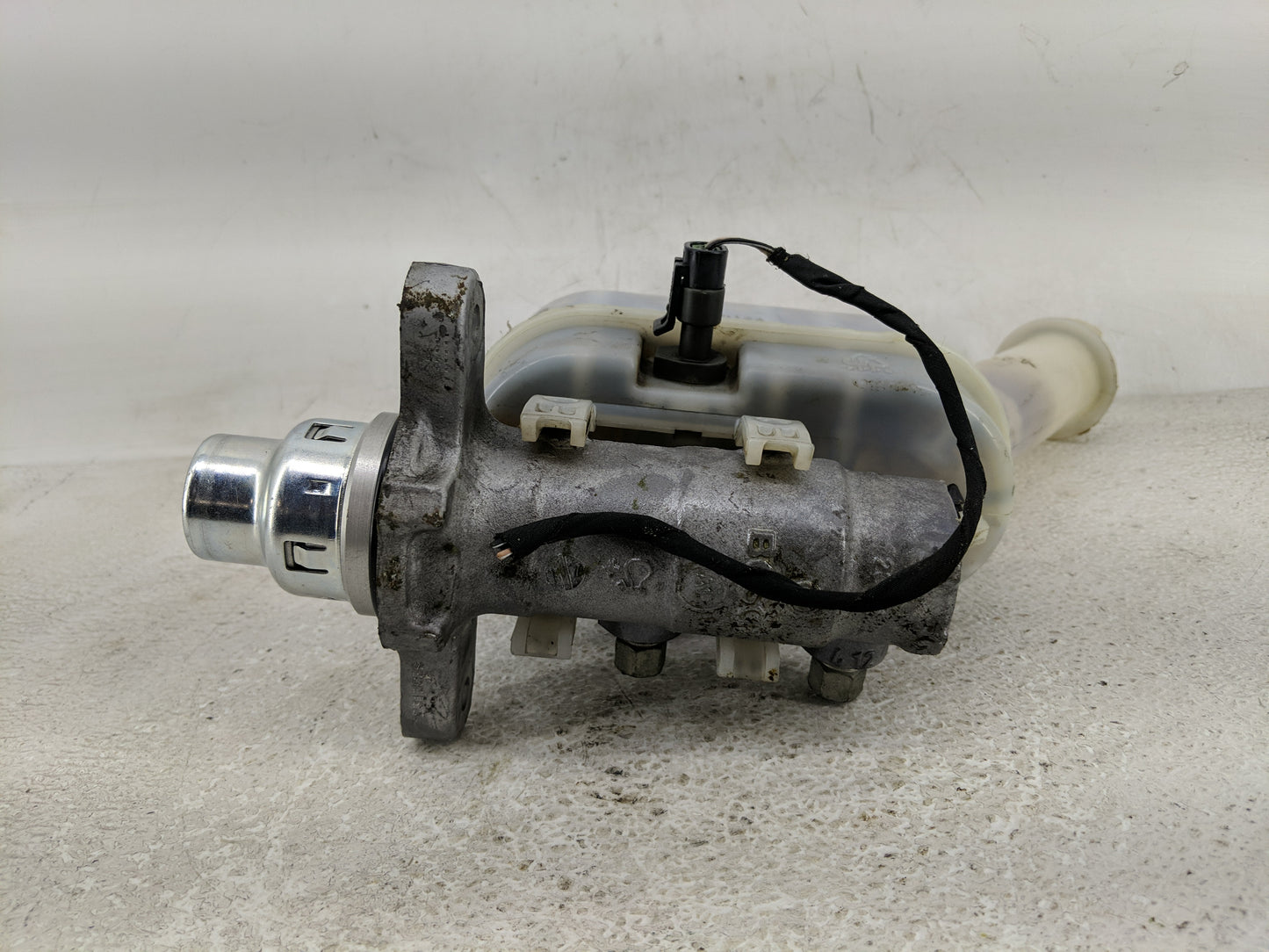 Chevrolet Traverse Brake Master Cylinder 1313899 - Oemusedautoparts1.com
