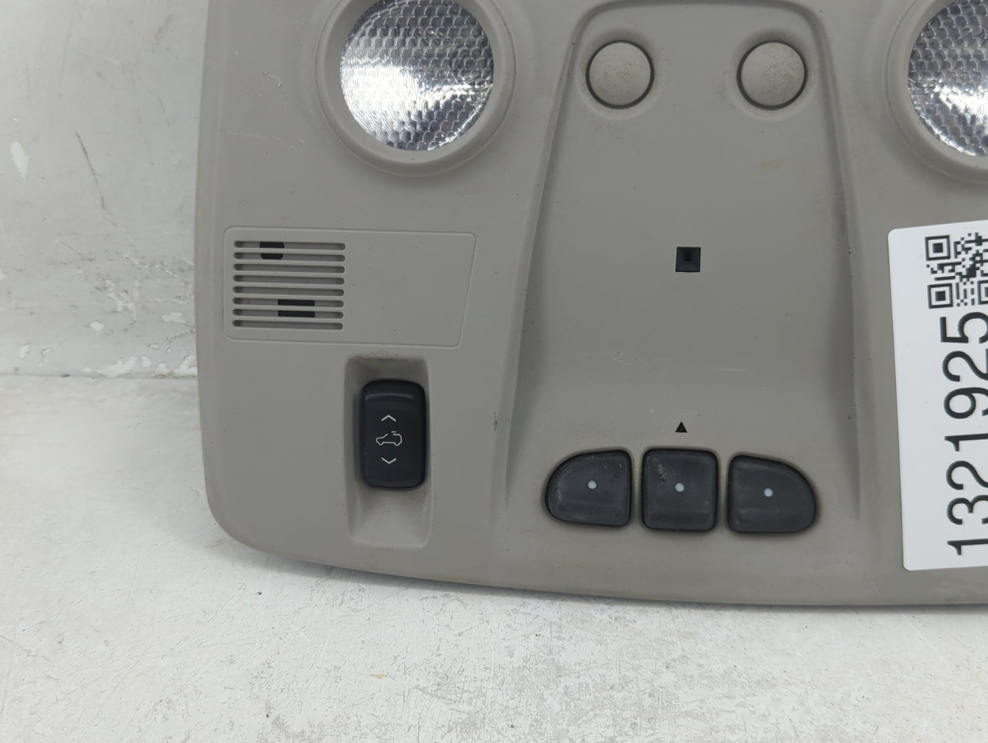 Chevrolet Traverse Overhead Roof Console 1321925 - Oemusedautoparts1.com