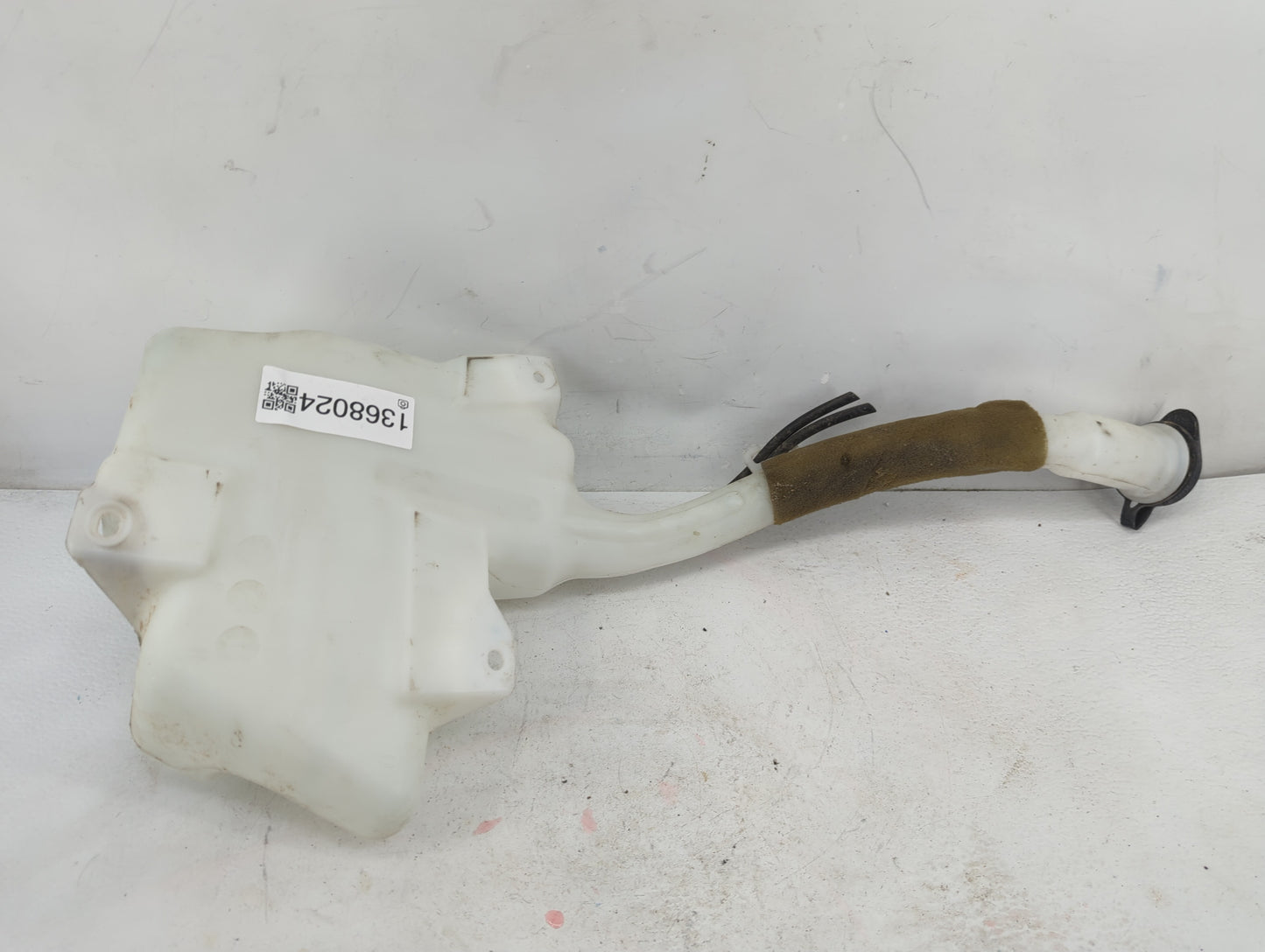 Chevrolet Traverse Windshield Washer Fluid Reservoir Bottle 1368024 - Oemusedautoparts1.com