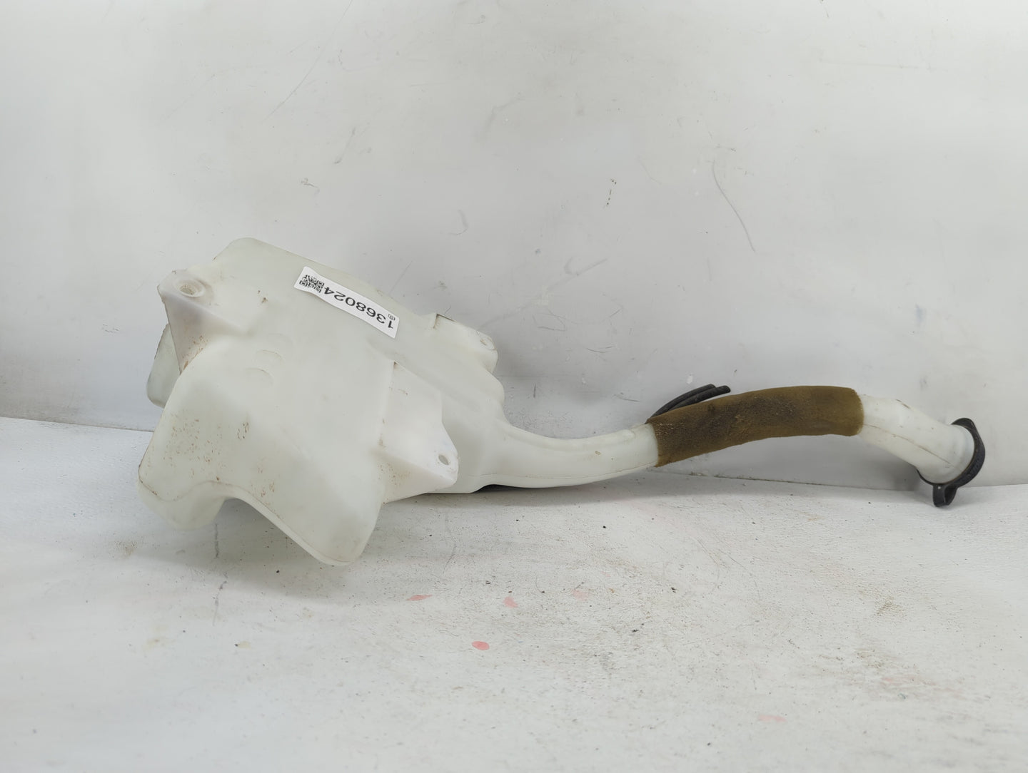 Chevrolet Traverse Windshield Washer Fluid Reservoir Bottle 1368024 - Oemusedautoparts1.com