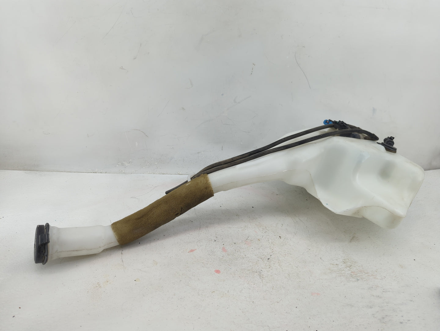 Chevrolet Traverse Windshield Washer Fluid Reservoir Bottle 1368024 - Oemusedautoparts1.com