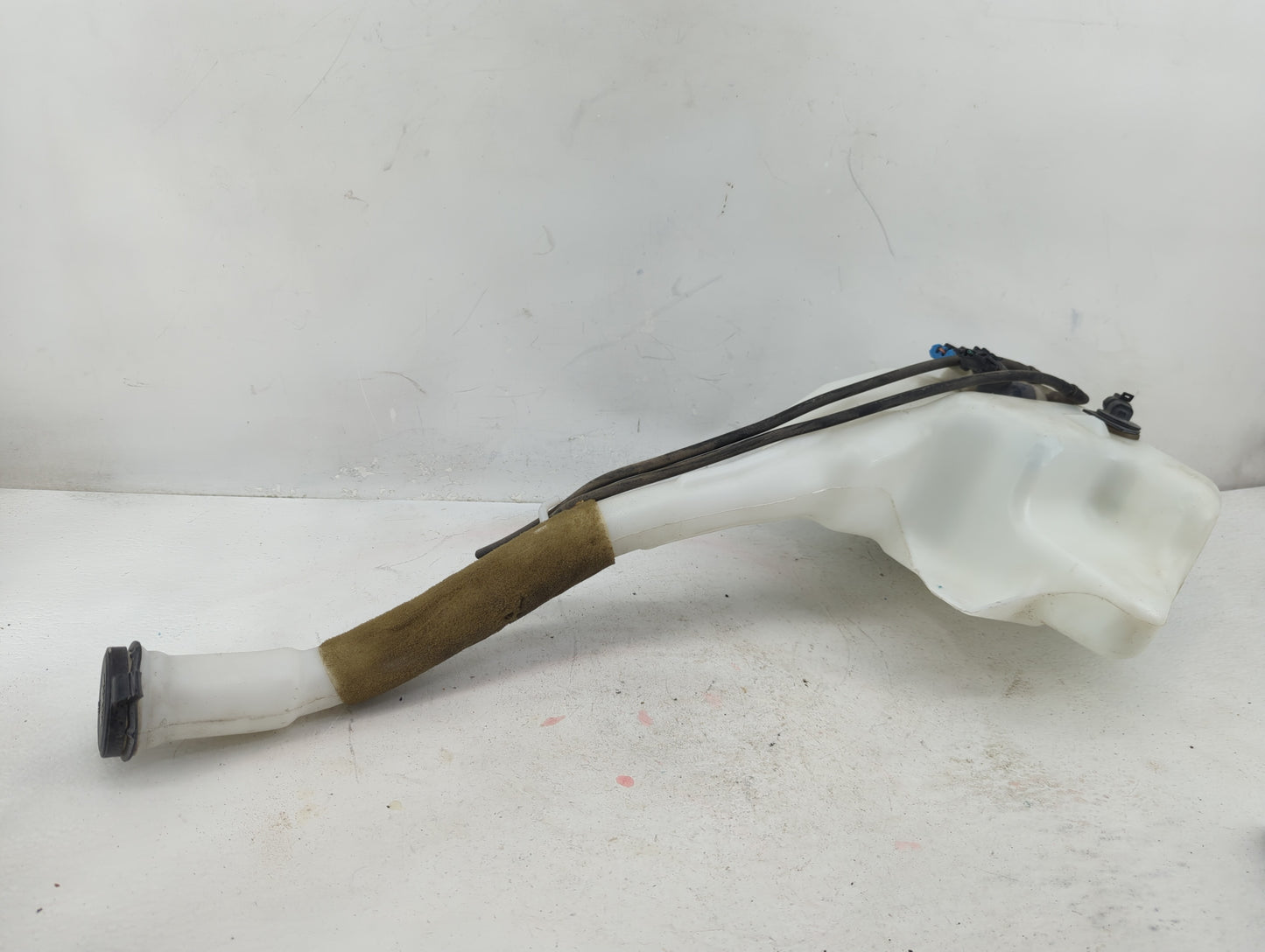 Chevrolet Traverse Windshield Washer Fluid Reservoir Bottle 1368024 - Oemusedautoparts1.com