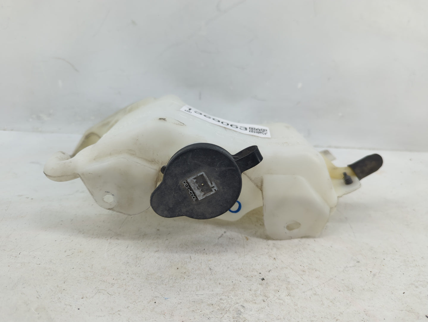 Chevrolet Traverse Windshield Washer Fluid Reservoir Bottle Oem - Oemusedautoparts1.com