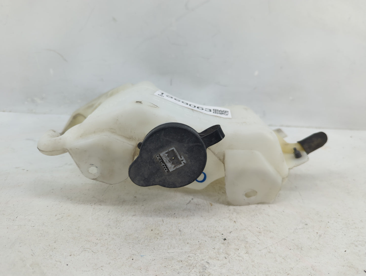 Chevrolet Traverse Windshield Washer Fluid Reservoir Bottle Oem - Oemusedautoparts1.com