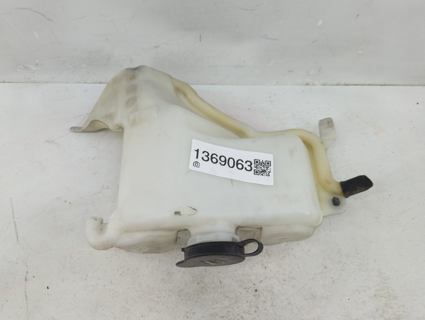 Chevrolet Traverse Windshield Washer Fluid Reservoir Bottle Oem - Oemusedautoparts1.com