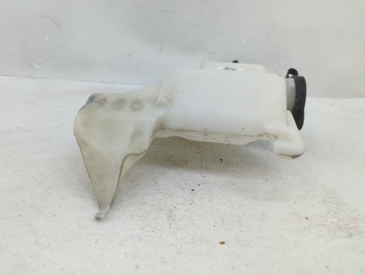Chevrolet Traverse Windshield Washer Fluid Reservoir Bottle Oem - Oemusedautoparts1.com