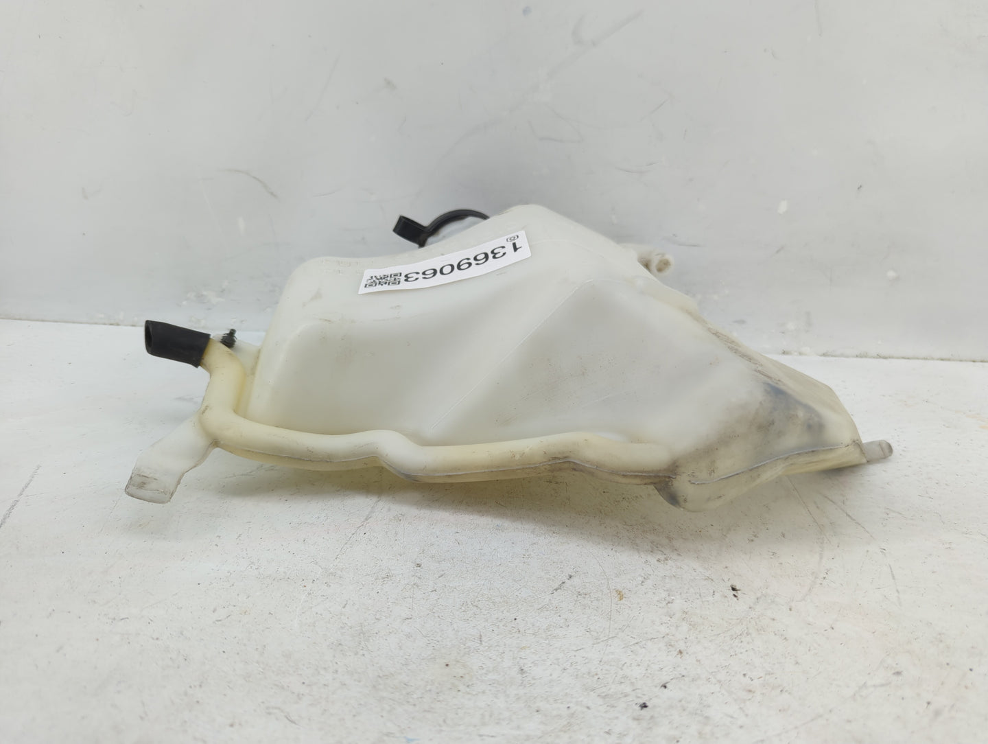Chevrolet Traverse Windshield Washer Fluid Reservoir Bottle Oem - Oemusedautoparts1.com