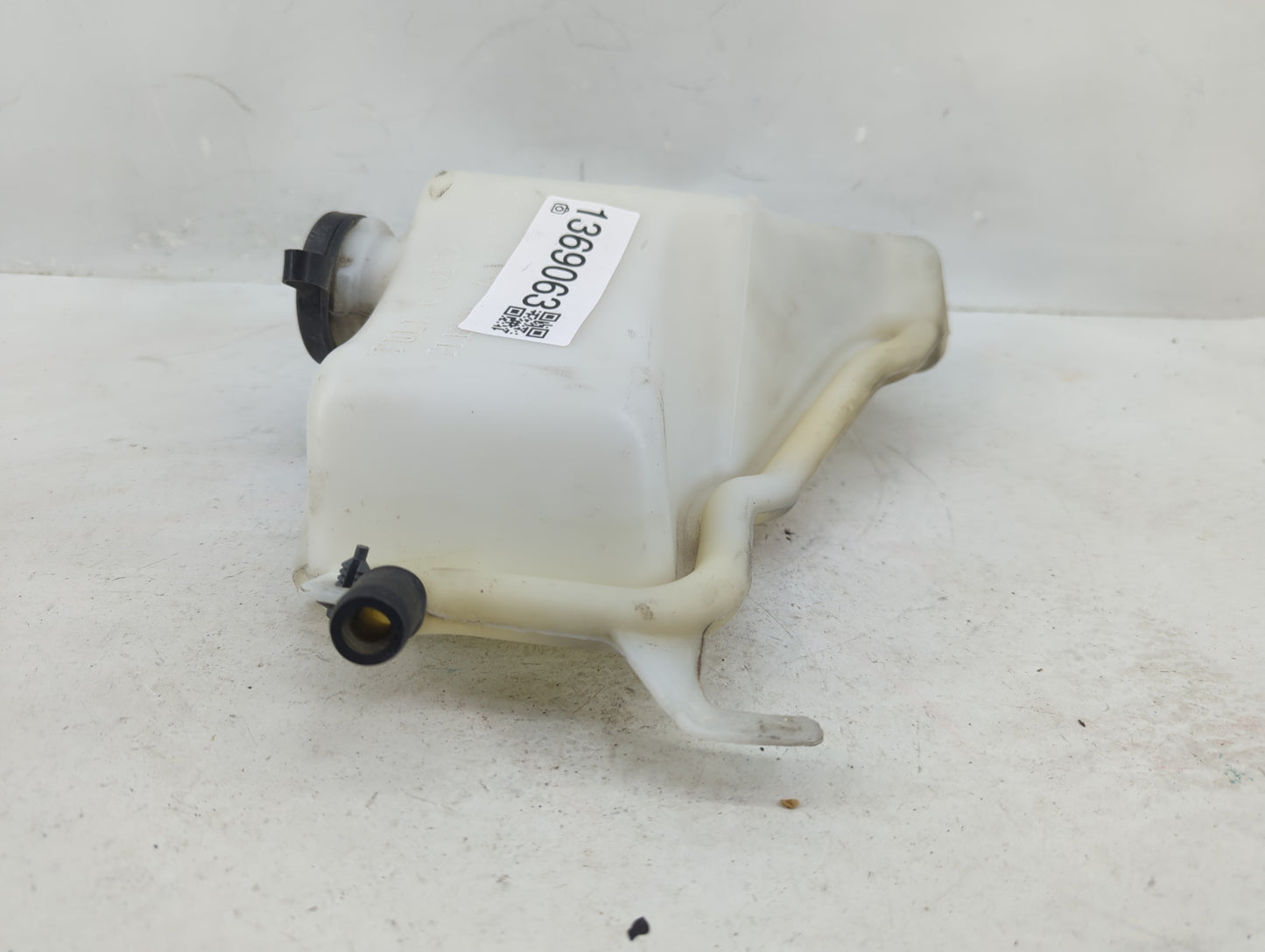 Chevrolet Traverse Windshield Washer Fluid Reservoir Bottle Oem - Oemusedautoparts1.com