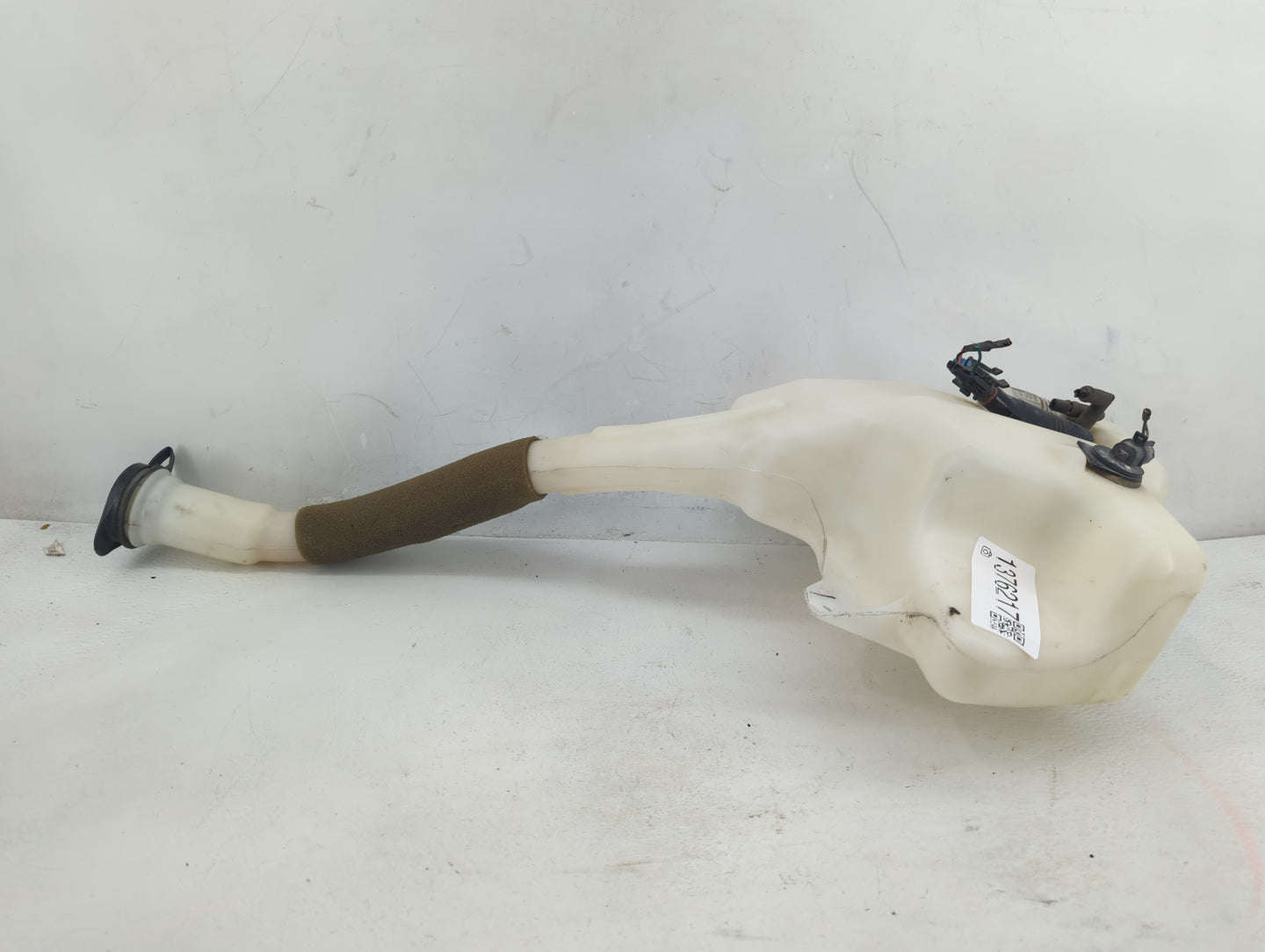 Chevrolet Traverse Windshield Washer Fluid Reservoir Bottle Oem 1376217 - Oemusedautoparts1.com