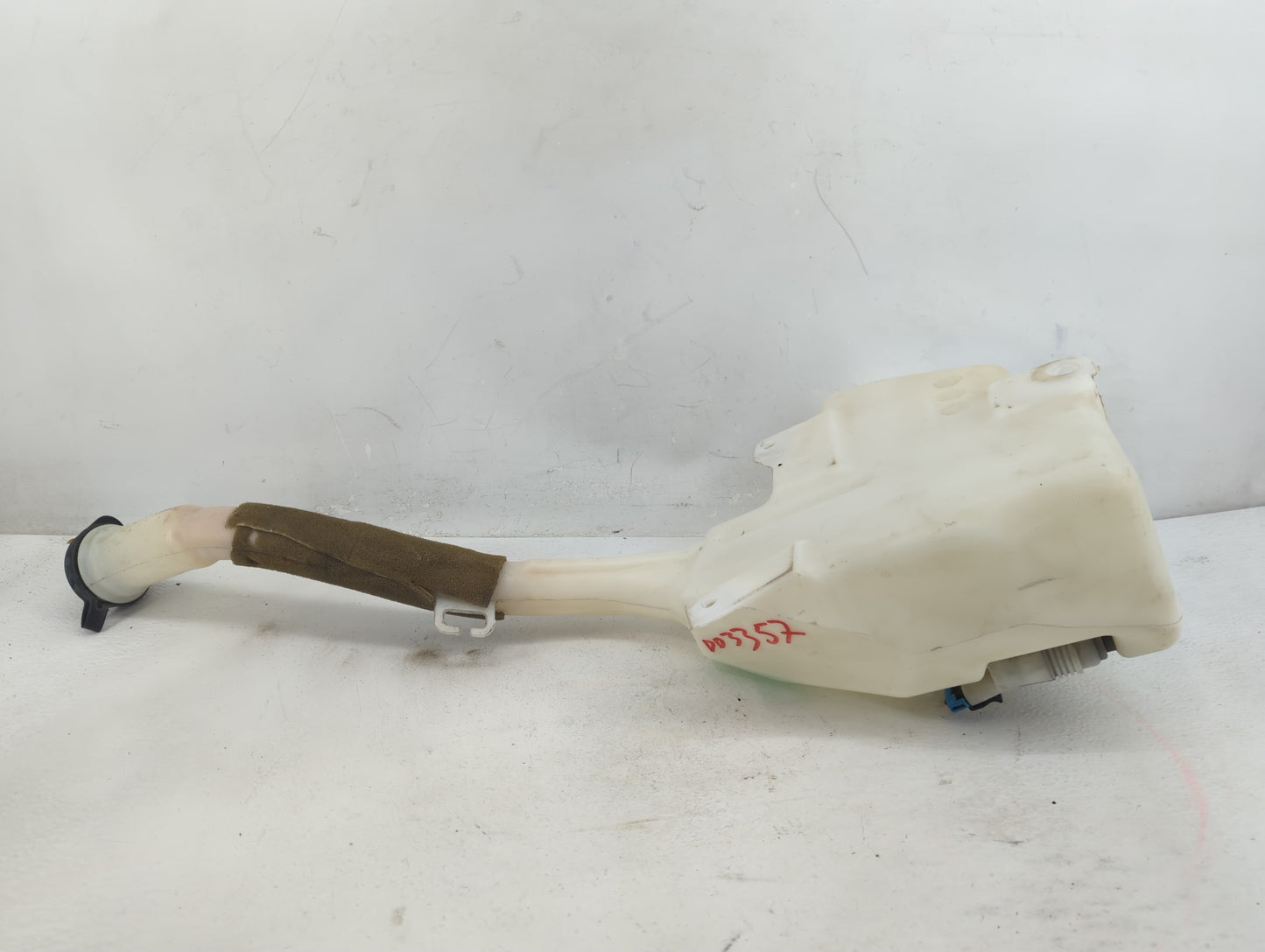 Chevrolet Traverse Windshield Washer Fluid Reservoir Bottle Oem 1376217 - Oemusedautoparts1.com