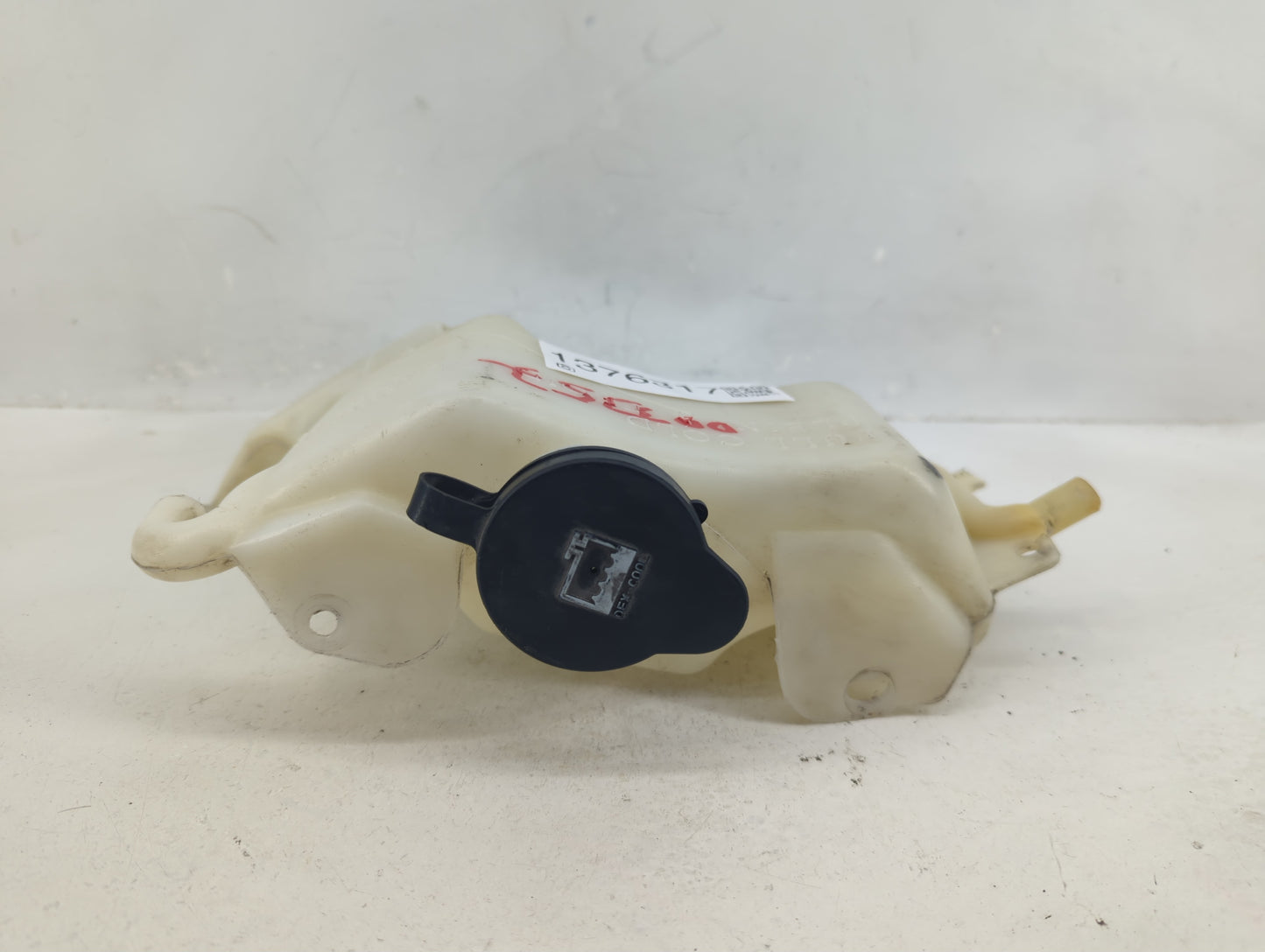 Chevrolet Traverse Windshield Washer Fluid Reservoir Bottle Oem - Oemusedautoparts1.com