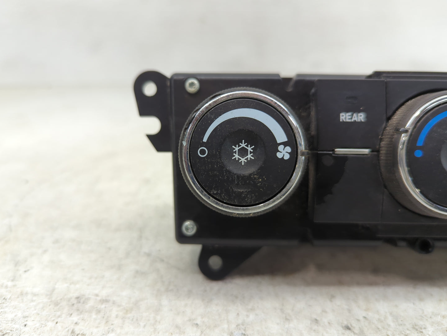 2012 Chevrolet Traverse Climate Control Module Temperature AC/Heater Replacement P/N:20917130 Fits OEM Used Auto Parts - Oem