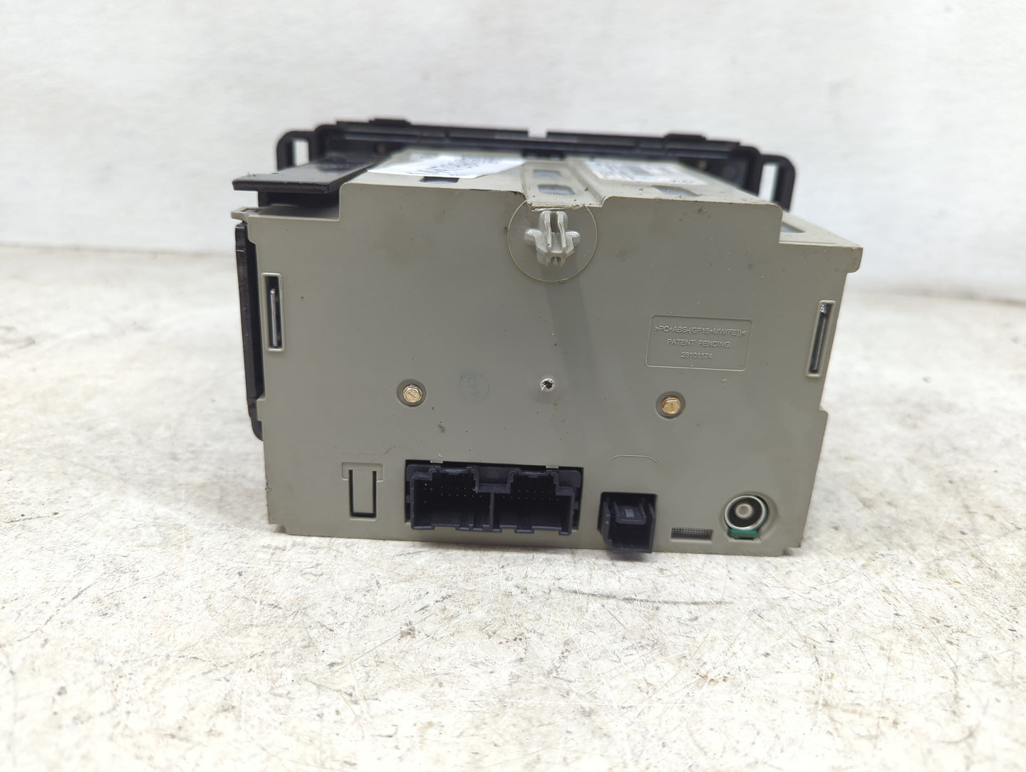 2014-2017 Chevrolet Traverse Radio AM FM Cd Player Receiver Replacement P/N:20935119 28256339 Fits OEM Used Auto Parts - Oem
