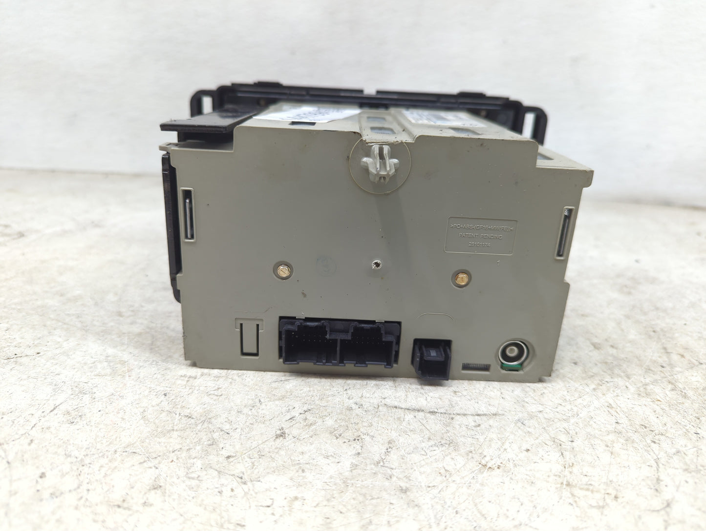 2014-2017 Chevrolet Traverse Radio AM FM Cd Player Receiver Replacement P/N:20935119 28256339 Fits OEM Used Auto Parts - Oem