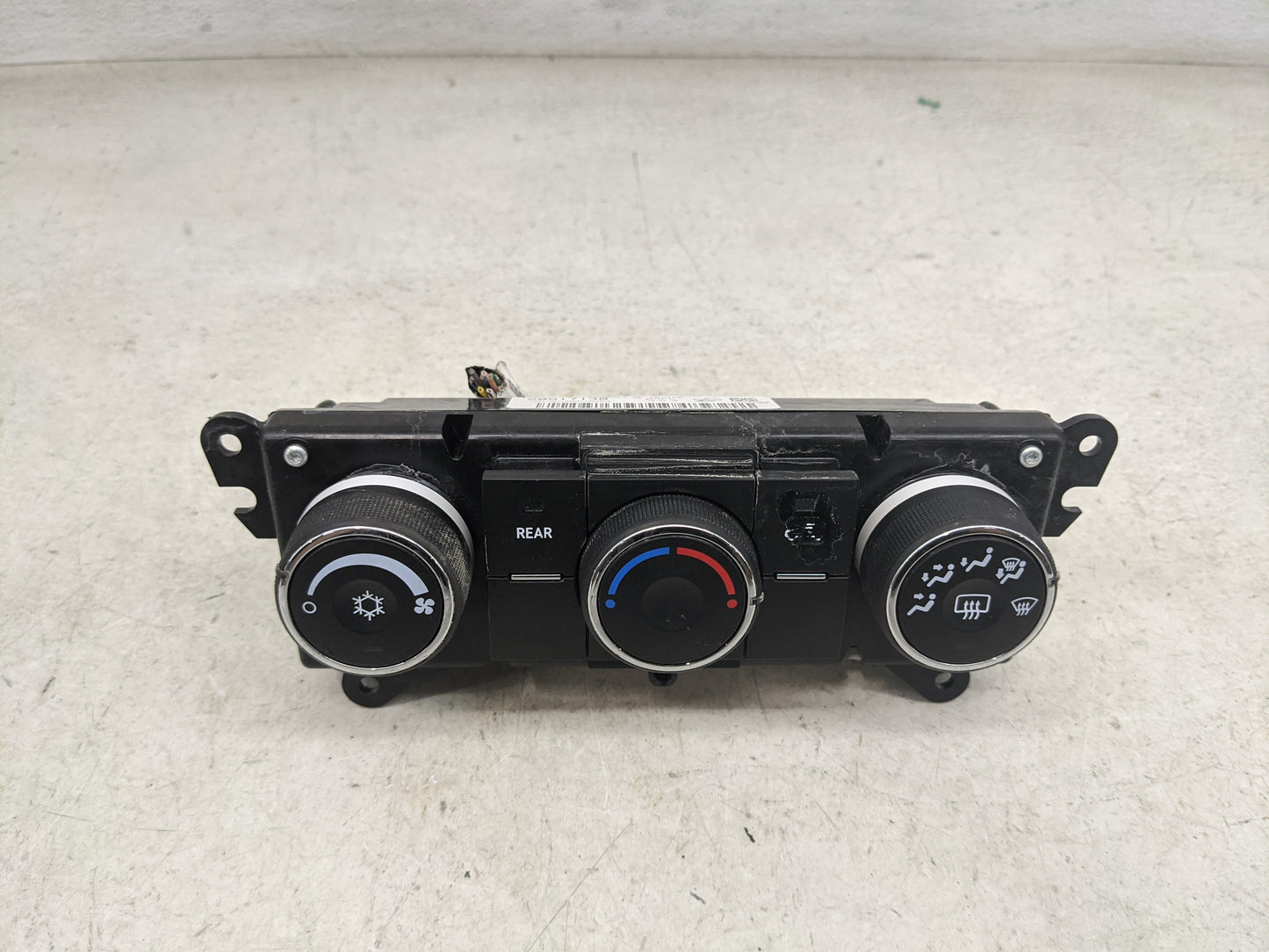 2012 Chevrolet Traverse Climate Control Module Temperature AC/Heater Replacement P/N:20917130 Fits OEM Used Auto Parts - Oem