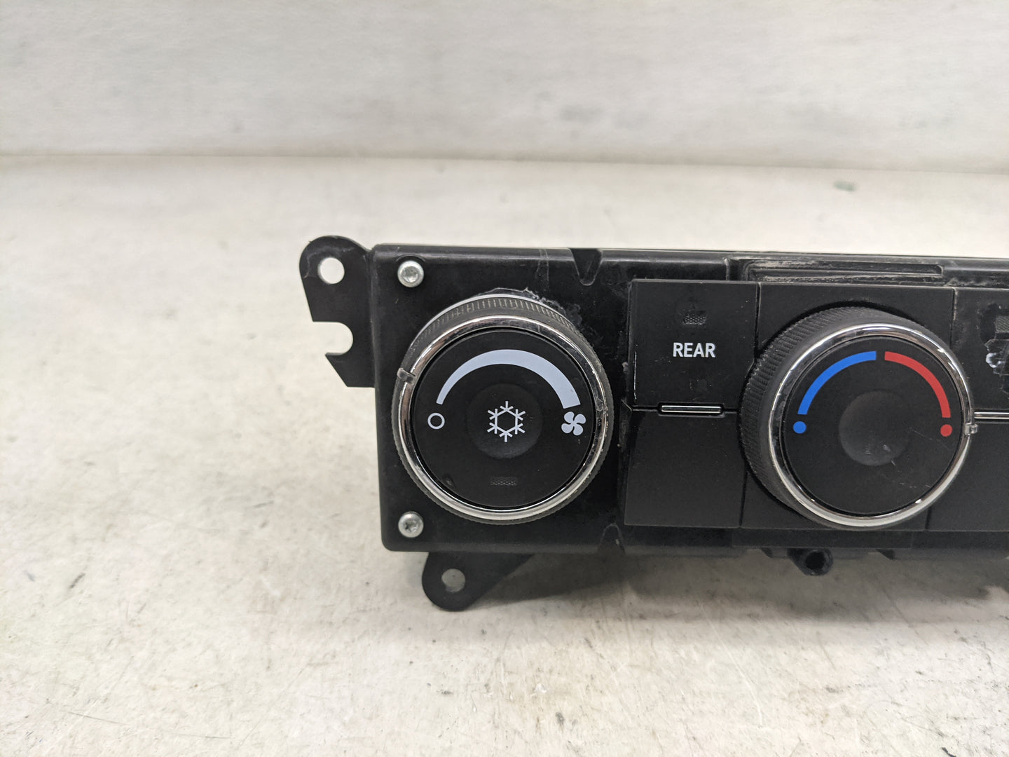 2012 Chevrolet Traverse Climate Control Module Temperature AC/Heater Replacement P/N:20917130 Fits OEM Used Auto Parts - Oem