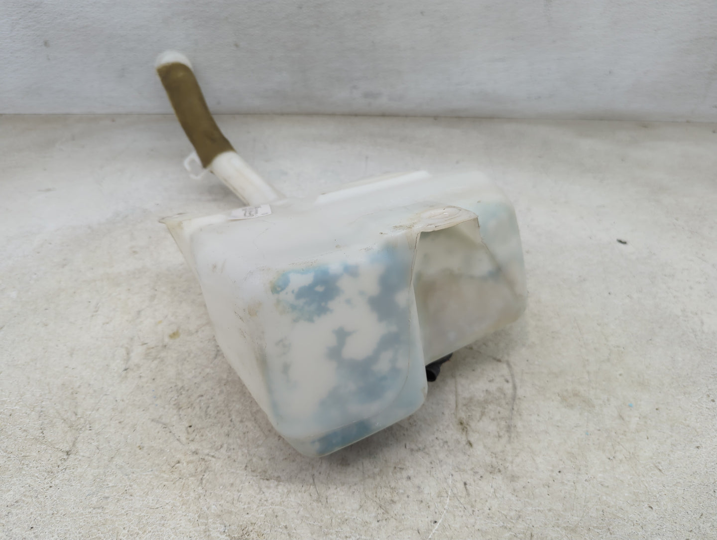 Chevrolet Traverse Windshield Washer Fluid Reservoir Bottle Oem 1465580 - Oemusedautoparts1.com
