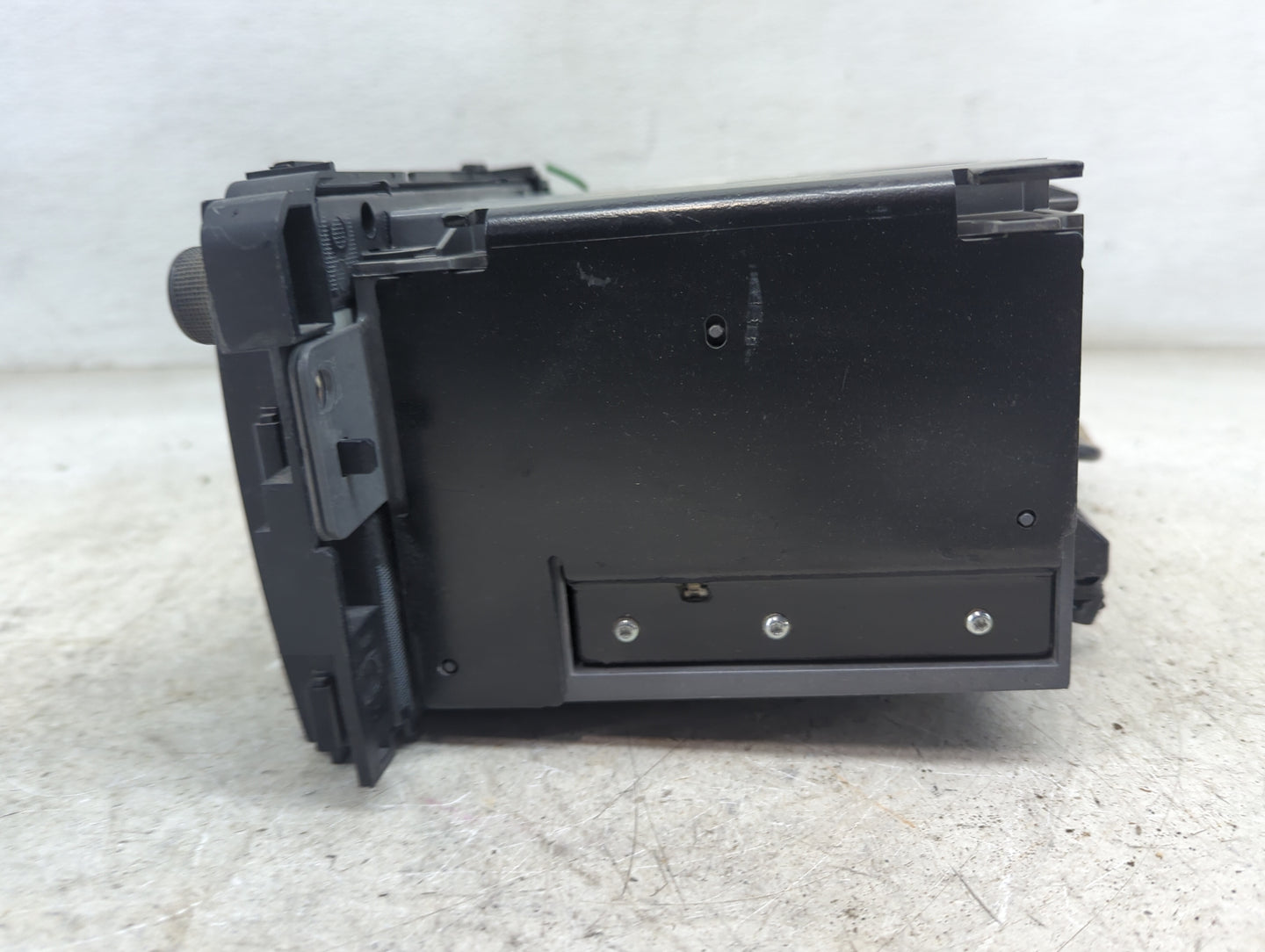 2012 Chevrolet Traverse Radio AM FM Cd Player Receiver Replacement P/N:20935116 28256336 Fits OEM Used Auto Parts - Oemuseda