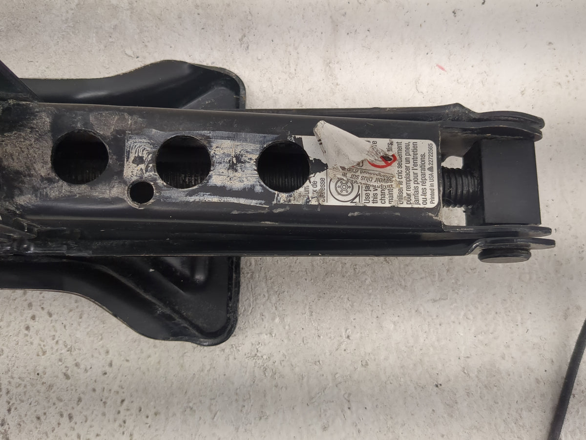 2012 Chevrolet Traverse Spare Scissor Car Jack Black - Oemusedautoparts1.com
