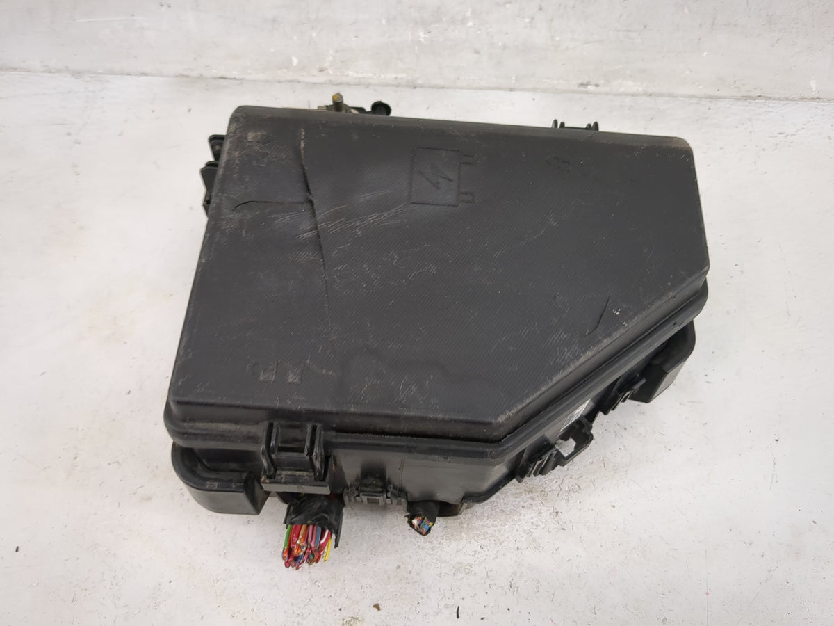 2012 Chevrolet Traverse Fusebox Fuse Box Panel Relay Module P/N:20972850 Fits OEM Used Auto Parts - Oemusedautoparts1.com