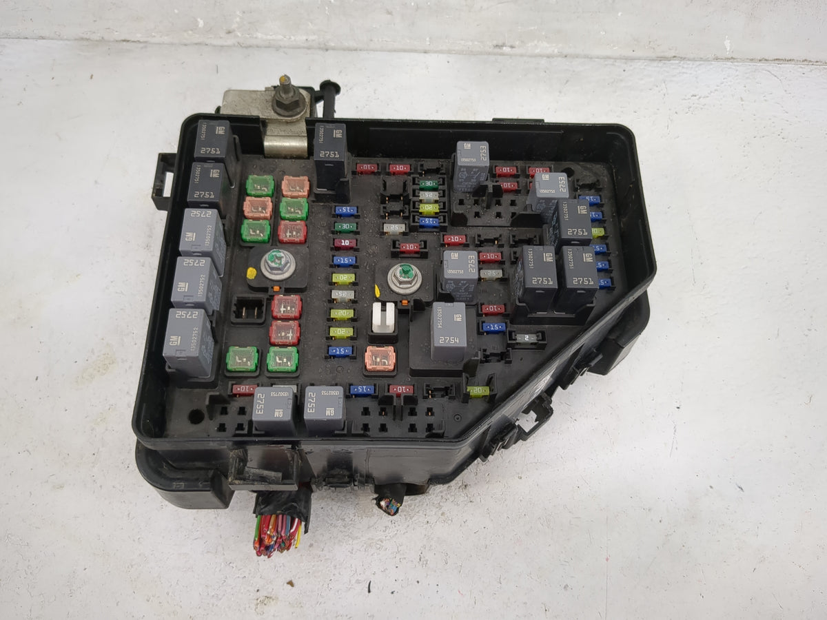 2012 Chevrolet Traverse Fusebox Fuse Box Panel Relay Module P/N:20972850 Fits OEM Used Auto Parts - Oemusedautoparts1.com