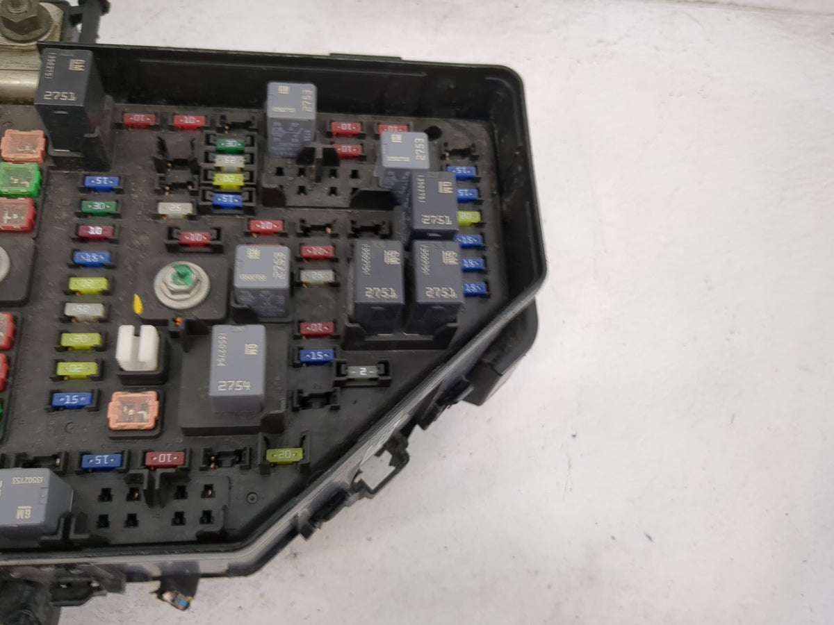 2012 Chevrolet Traverse Fusebox Fuse Box Panel Relay Module P/N:20972850 Fits OEM Used Auto Parts - Oemusedautoparts1.com