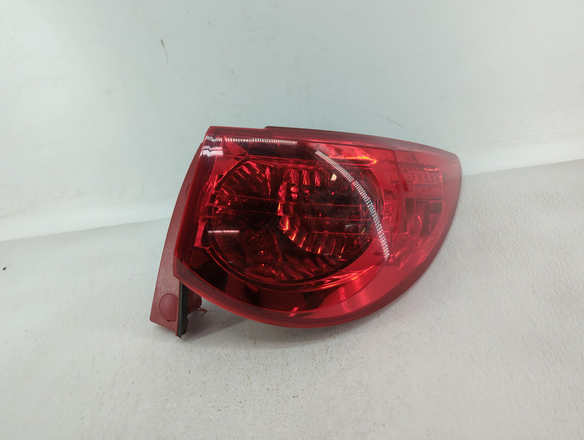 2009-2012 Chevrolet Traverse Tail Light Assembly Passenger Right OEM P/N:34T425417 Fits Fits 2009 2010 2011 2012 OEM Used Au
