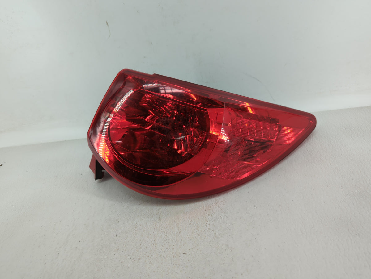 2009-2012 Chevrolet Traverse Tail Light Assembly Passenger Right OEM P/N:34T425417 Fits Fits 2009 2010 2011 2012 OEM Used Au